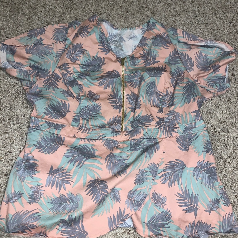 Jaanuu Tulip Scrub Top